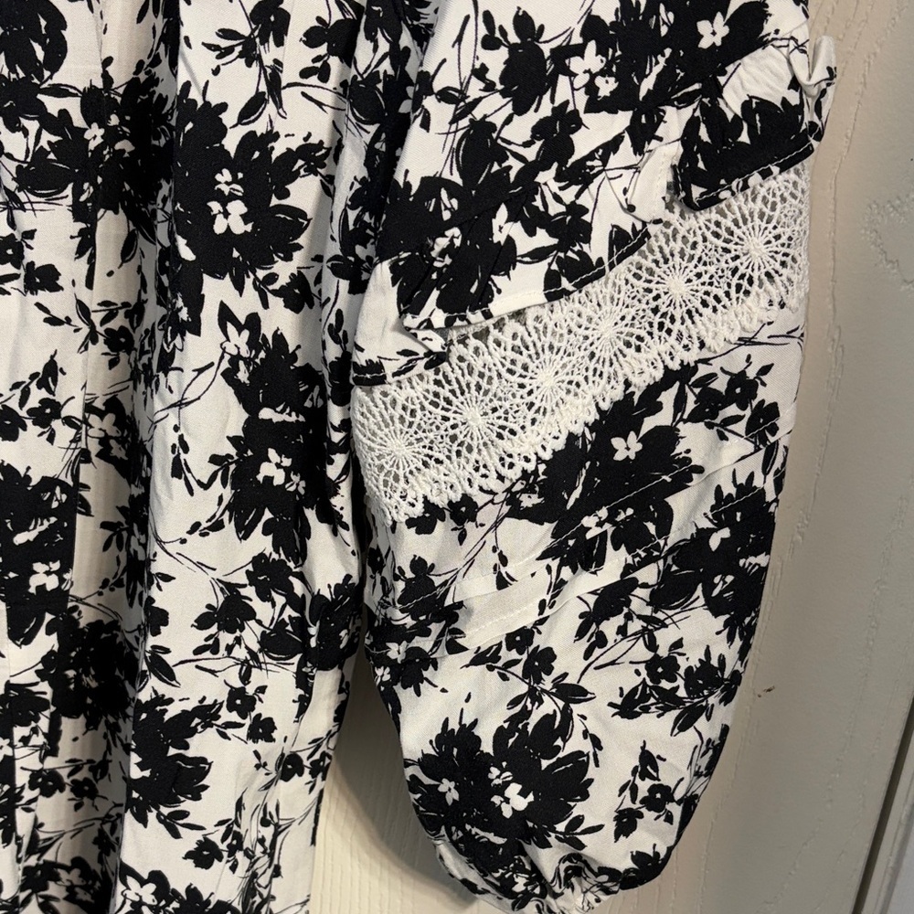 Adrienne Vittadini Monochrome Floral Blouse - Picture 6 of 7